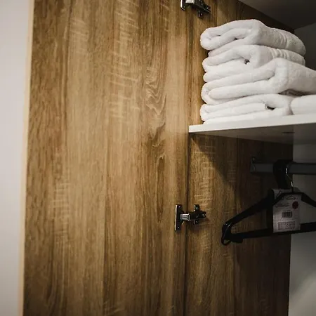 Cozyapartment Near Metrogorjului *