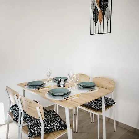 Cozyapartment Near Metrogorjului Διαμέρισμα *