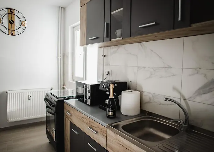 Апартаменти Cozyapartment Near Metrogorjului Бухарест