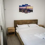 Cozyapartment Near Metrogorjului Apartament
